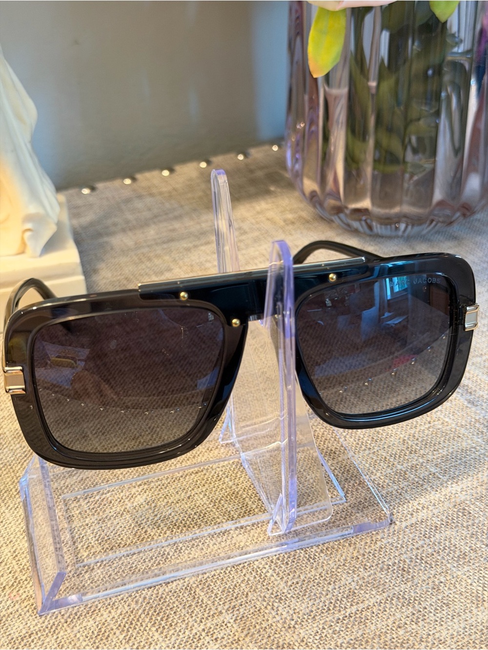 Marc Jacobs NWOT Black Women’s  Sunglasses with Yellow Case and lens cloth - Picture 5 of 14